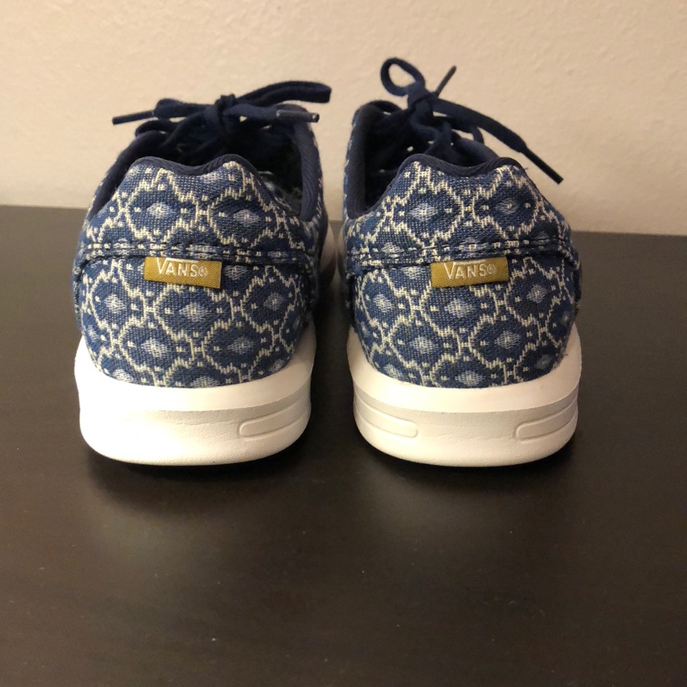 Vans - Picture 5 of 5